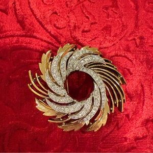 Collection Elegant Gold and Silver Brooches- all brand new